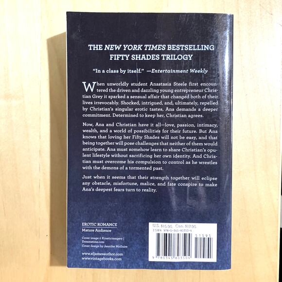 Fifty Shades Freed E.L. James 3rd Book in the Trilogy Romance Vintage Books 2011 - Picture 2 of 9